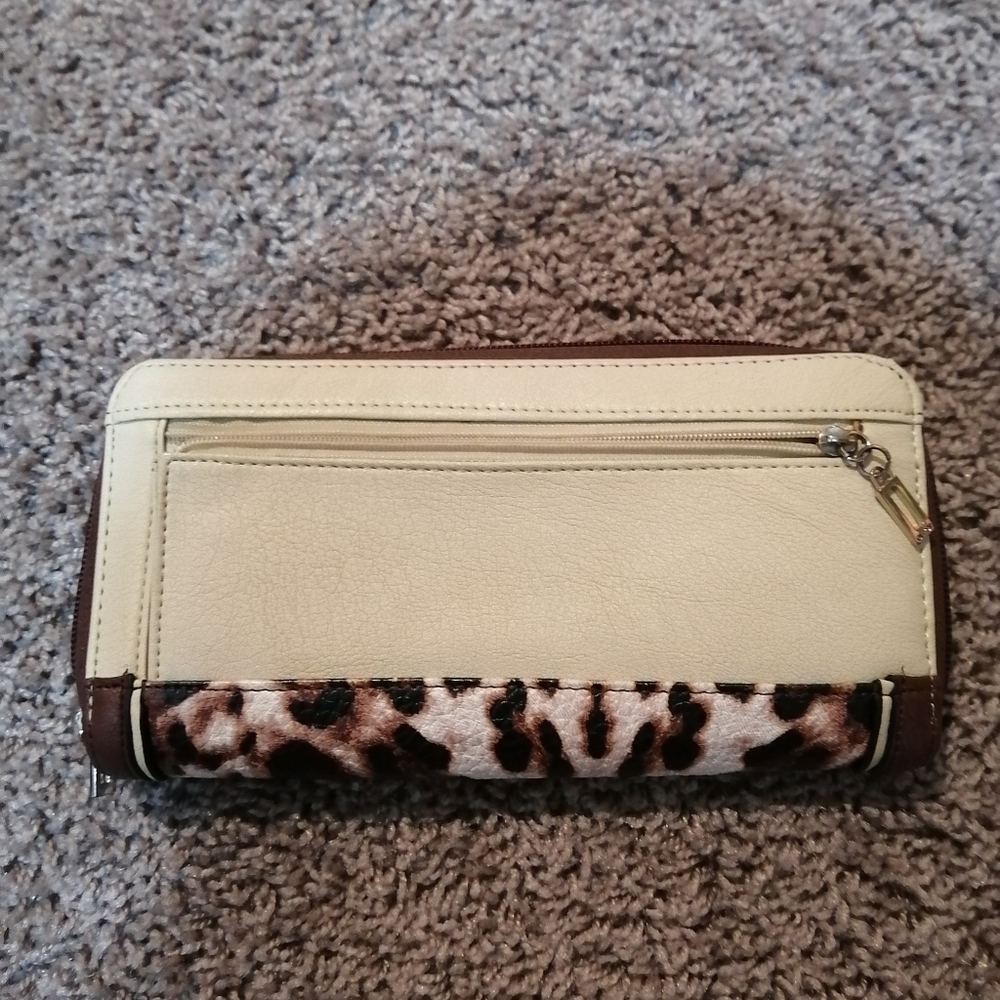 PRICE DROP! Leopard Guess Wallet - Picture 3 of 5